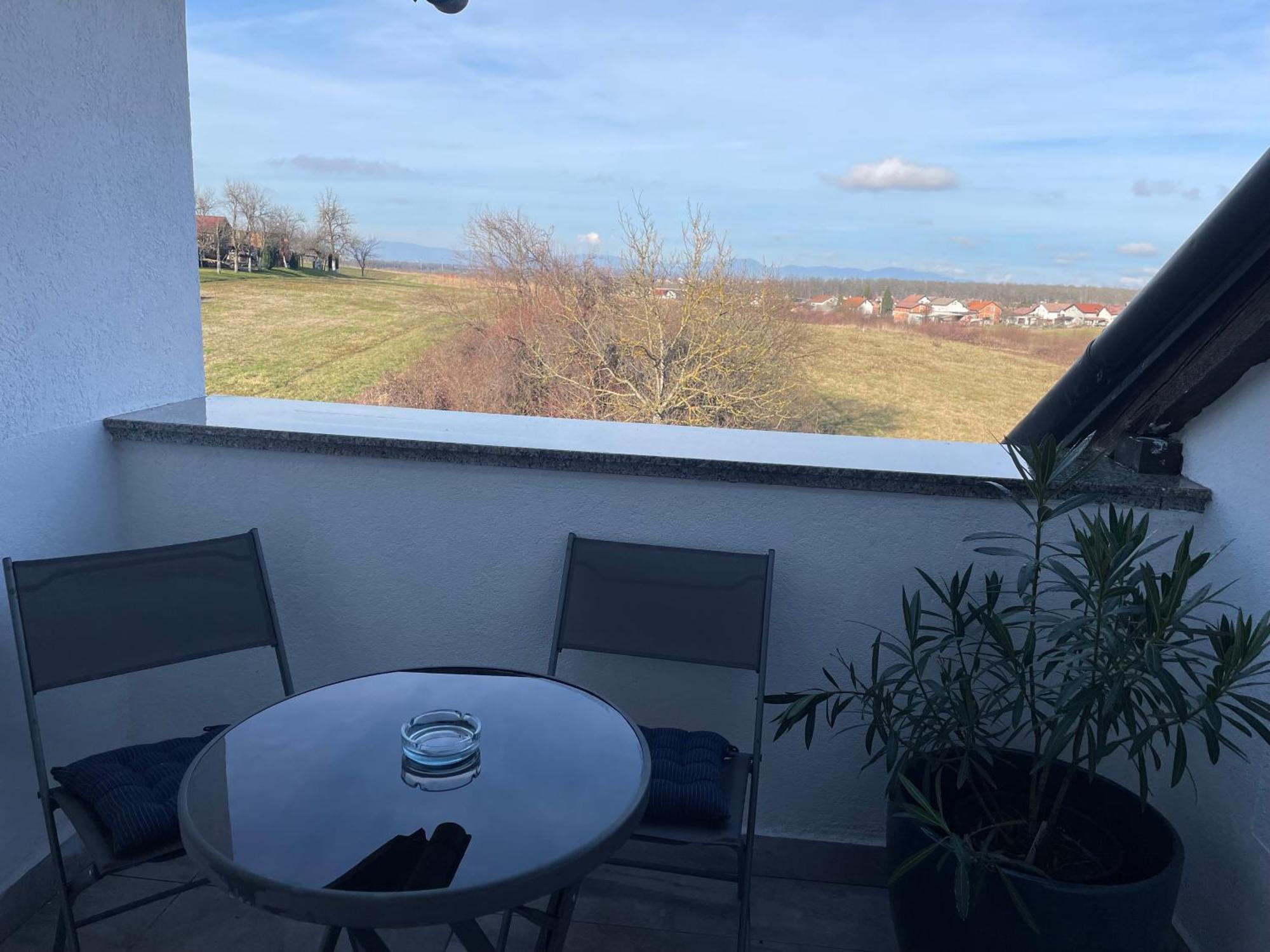 Vila Milka - Balkon - Besplatan Parking - Samostalna Prijava Karlovac Exterior foto